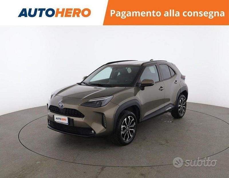 Usata Toyota Yaris Cross Trend 92 CV (67 kW) 2023 Oro SUV