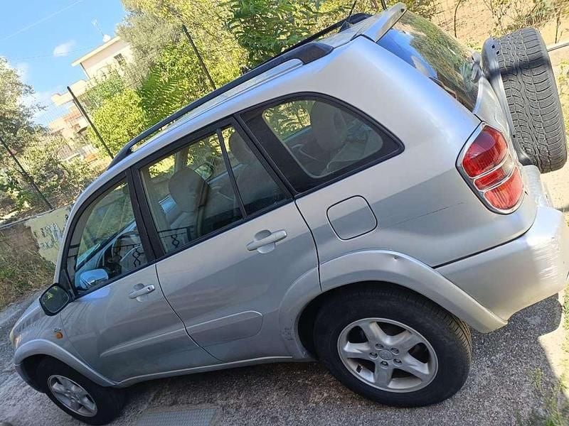 Grigio Usata 2002 Toyota RAV4 SUV | 1800 € (Super prezzo) - Immagine 1/4