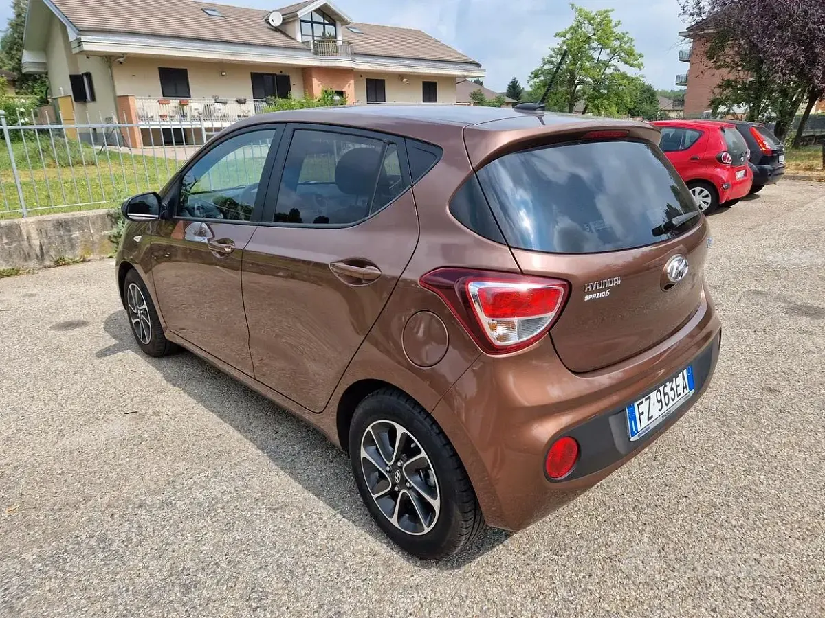 Usata Hyundai i10 67 CV (49 kW) 2019 Marrone Utilitaria