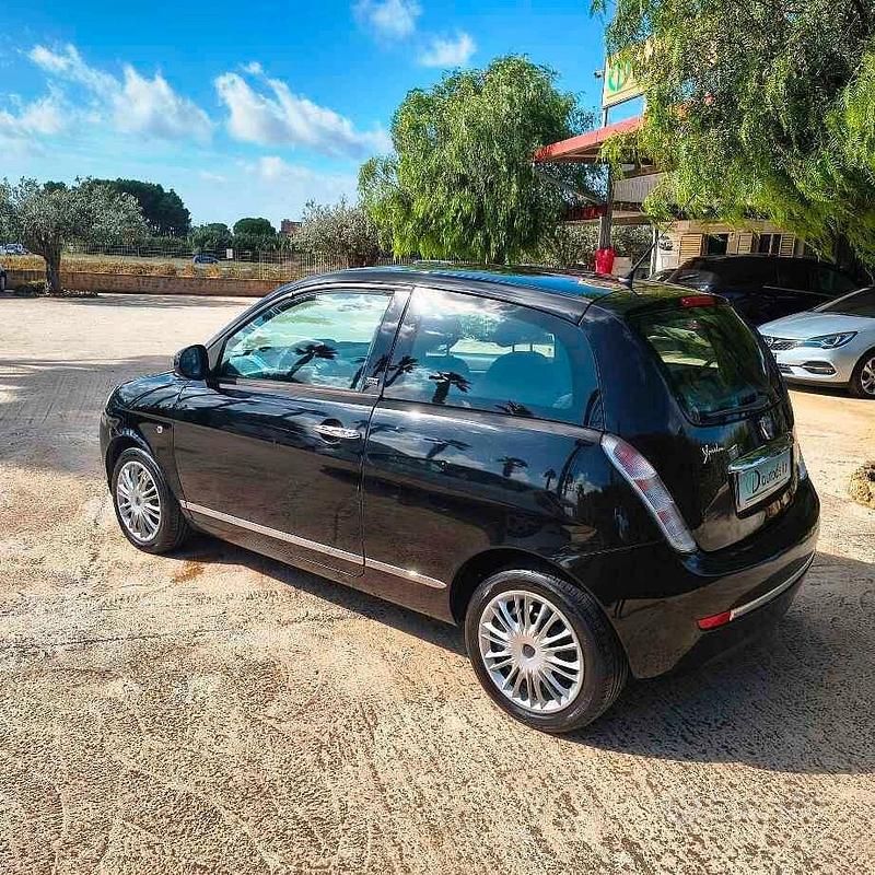 Usata Lancia Ypsilon 69 CV (50 kW) 2011 Nero Utilitaria