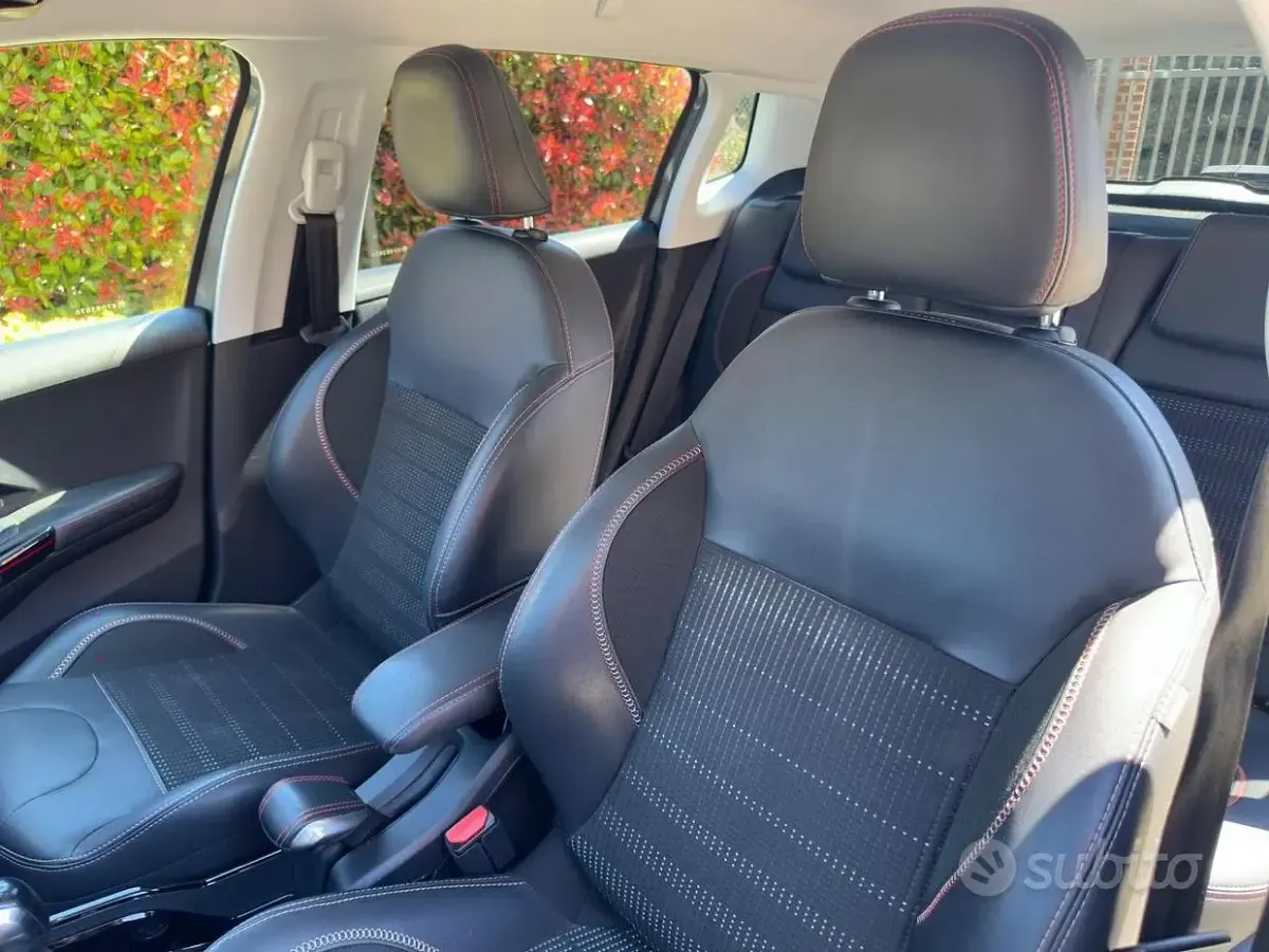 Usata Peugeot 2008 GT-line 99 CV (72 kW) 2019 Grigio SUV