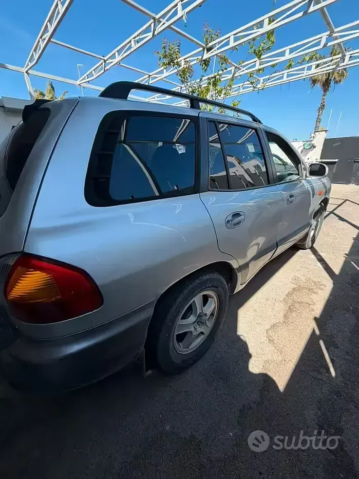 Usata Hyundai Santa Fe 112 CV (82 kW) 2002 Grigio SUV