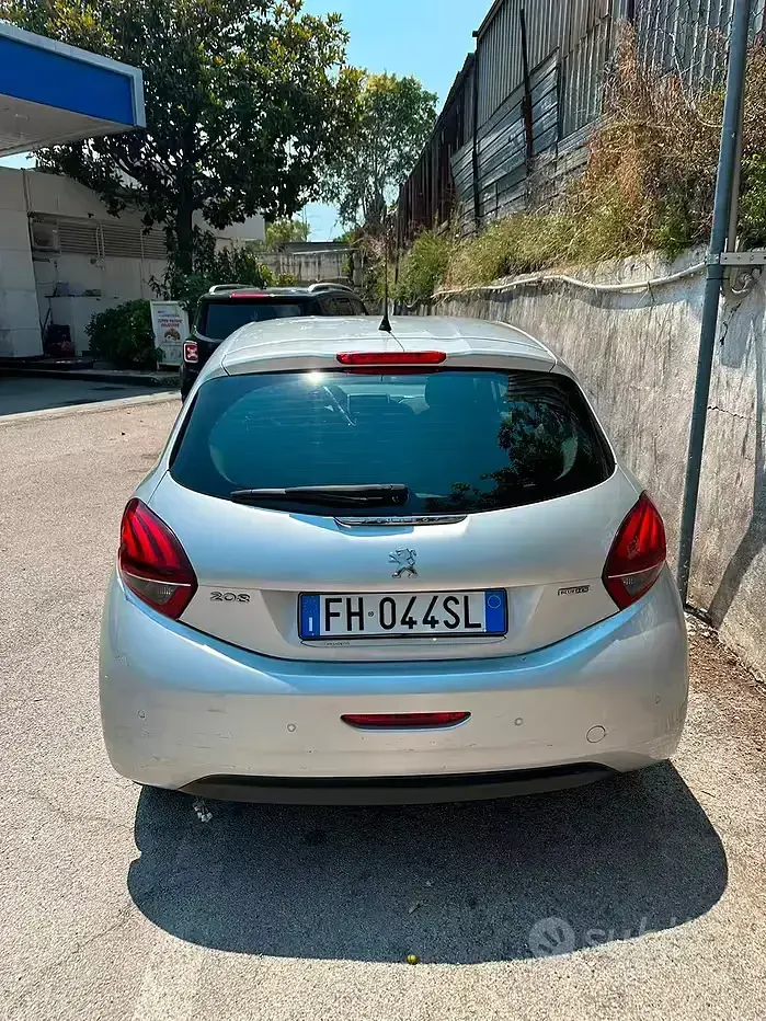 Usata Peugeot 208 75 CV (55 kW) 2017 Grigio Utilitaria