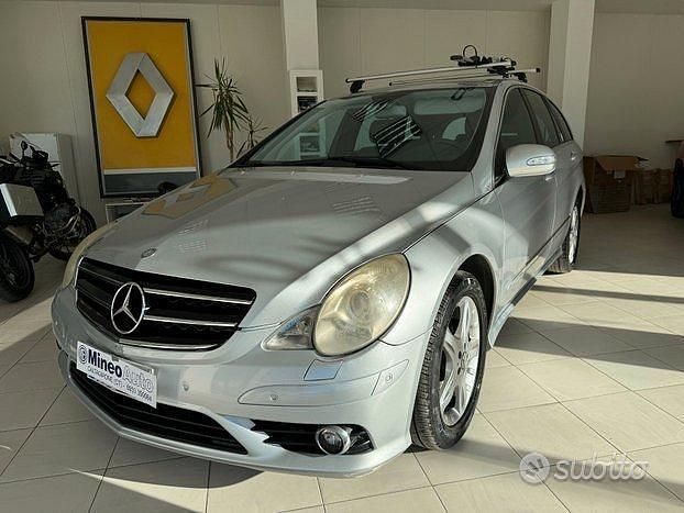 Usata Mercedes R320 224 CV (164 kW) 2008 Argento Monovolume