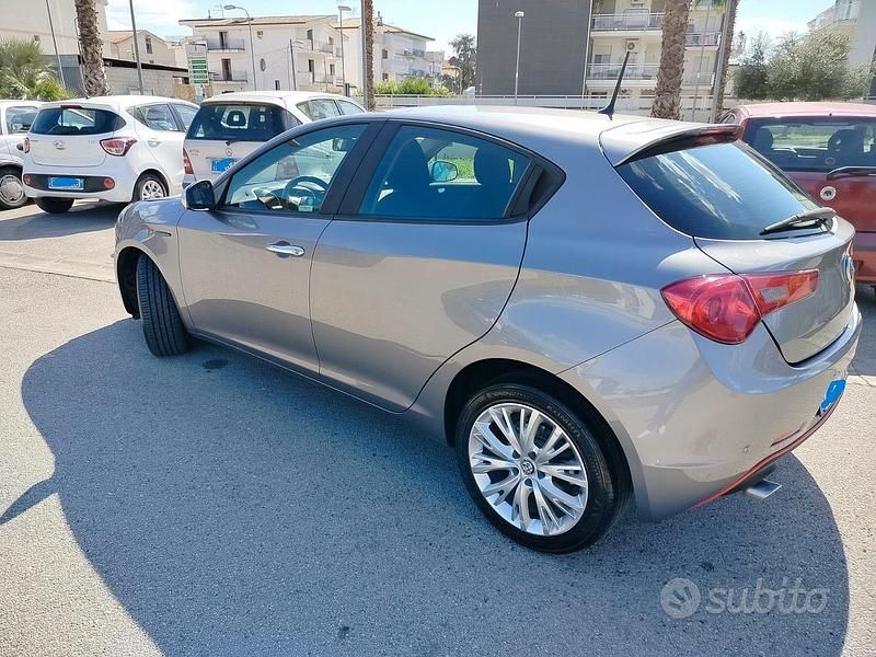 Usata Alfa Romeo Giulietta Super 120 CV (88 kW) 2017 Grigio Berlina