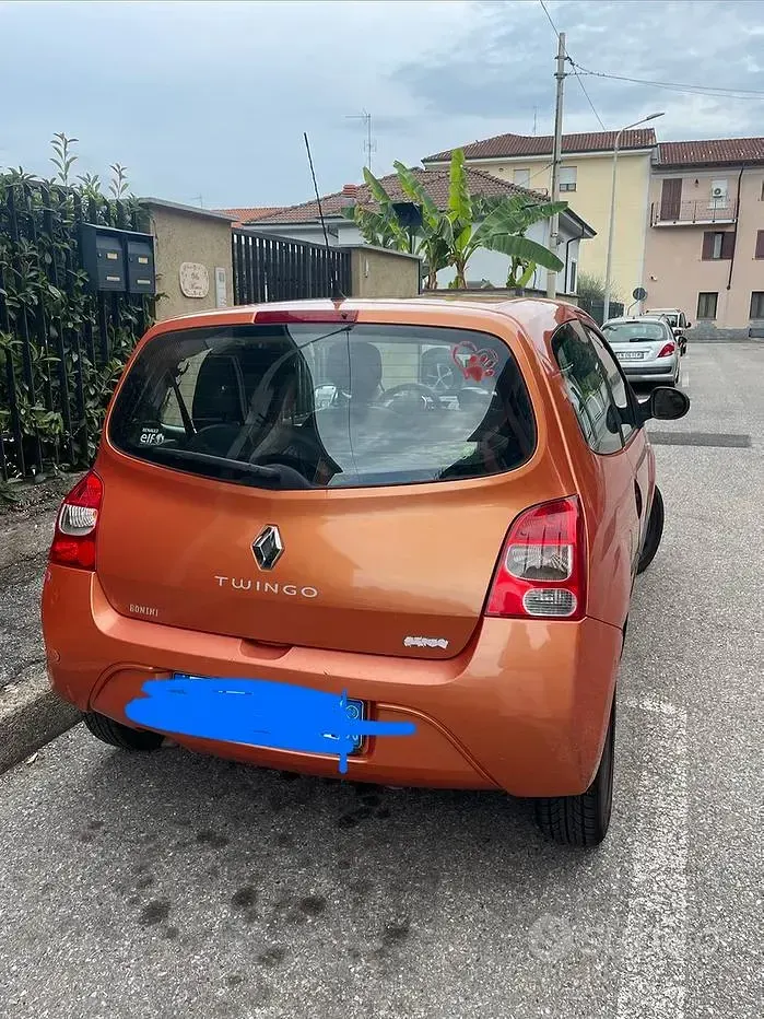 Usata Renault Twingo Komfort 75 CV (55 kW) 2008 Arancione Utilitaria