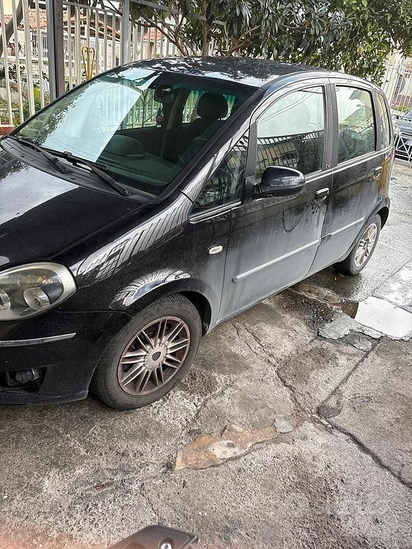 Usata Lancia Musa 95 CV (69 kW) 2012 Nero Monovolume