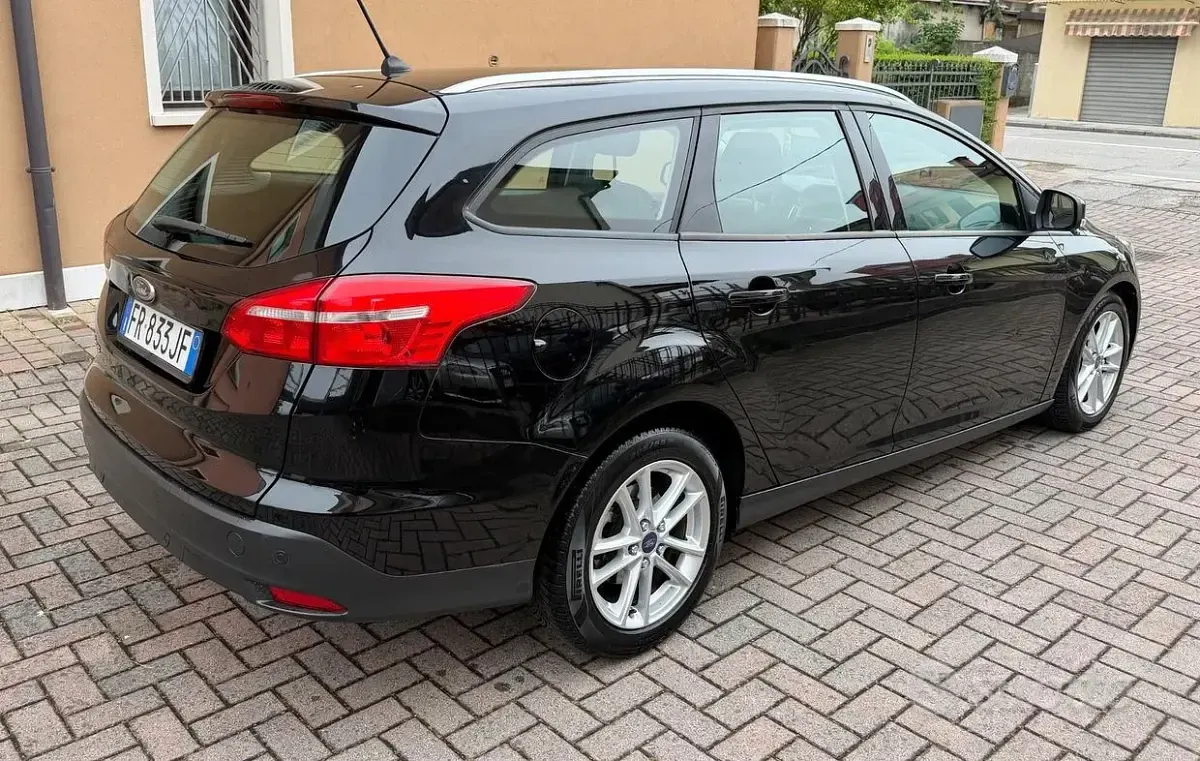 Usata Ford Focus 120 CV (88 kW) 2018 Nero Station wagon