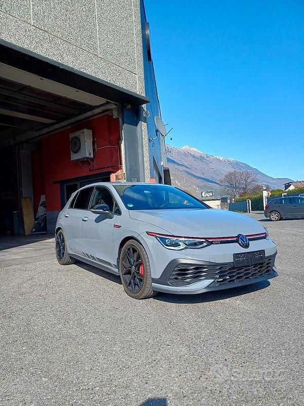 Usata VW Golf VIII GTI Clubsport 300 CV (220 kW) 2023 Grigio Berlina