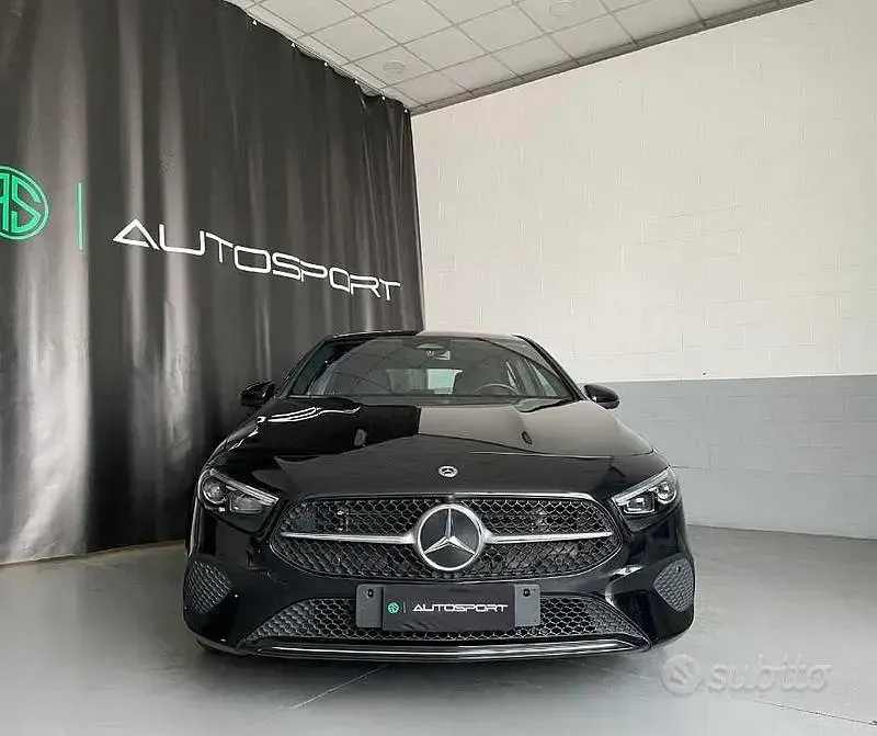 Usata Mercedes A180 Advanced Plus 116 CV (85 kW) 2025 Nero Berlina