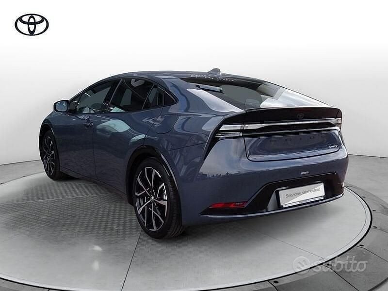 Nuova Toyota Prius Lounge 2025 Grigio Utilitaria