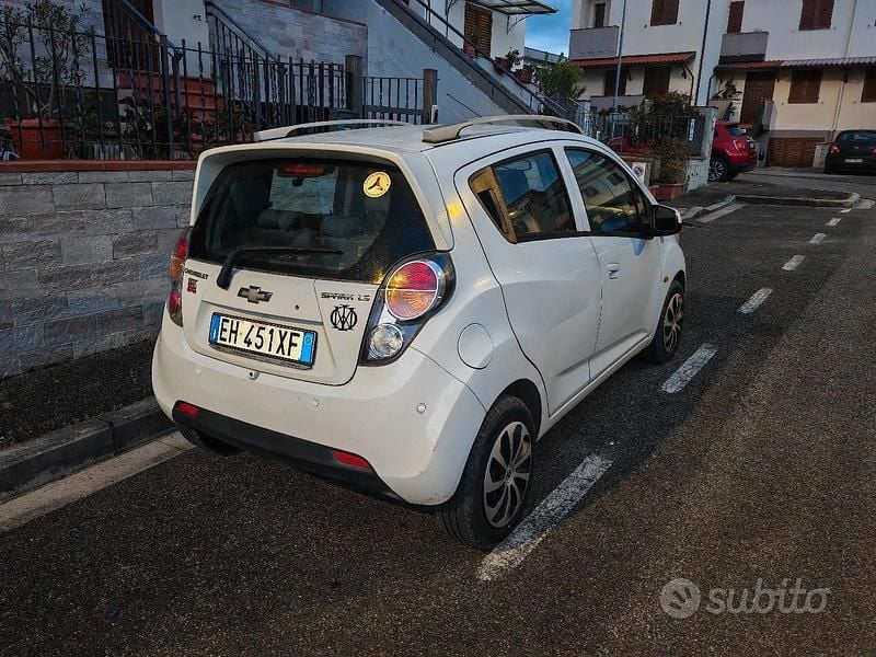 Begagnad Chevrolet Spark LS 68 HK (50 kW) 2011 Vit Halvkombi