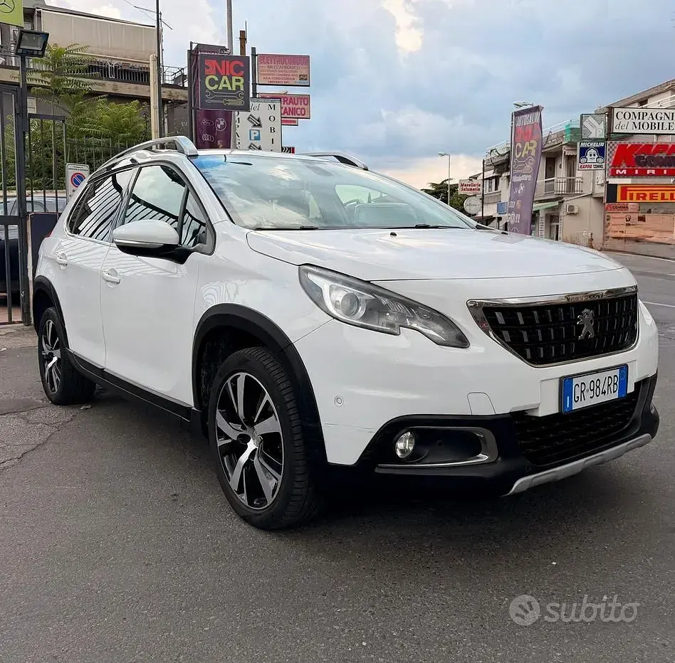 Usata Peugeot 2008 Allure 99 CV (72 kW) 2017 Bianco SUV
