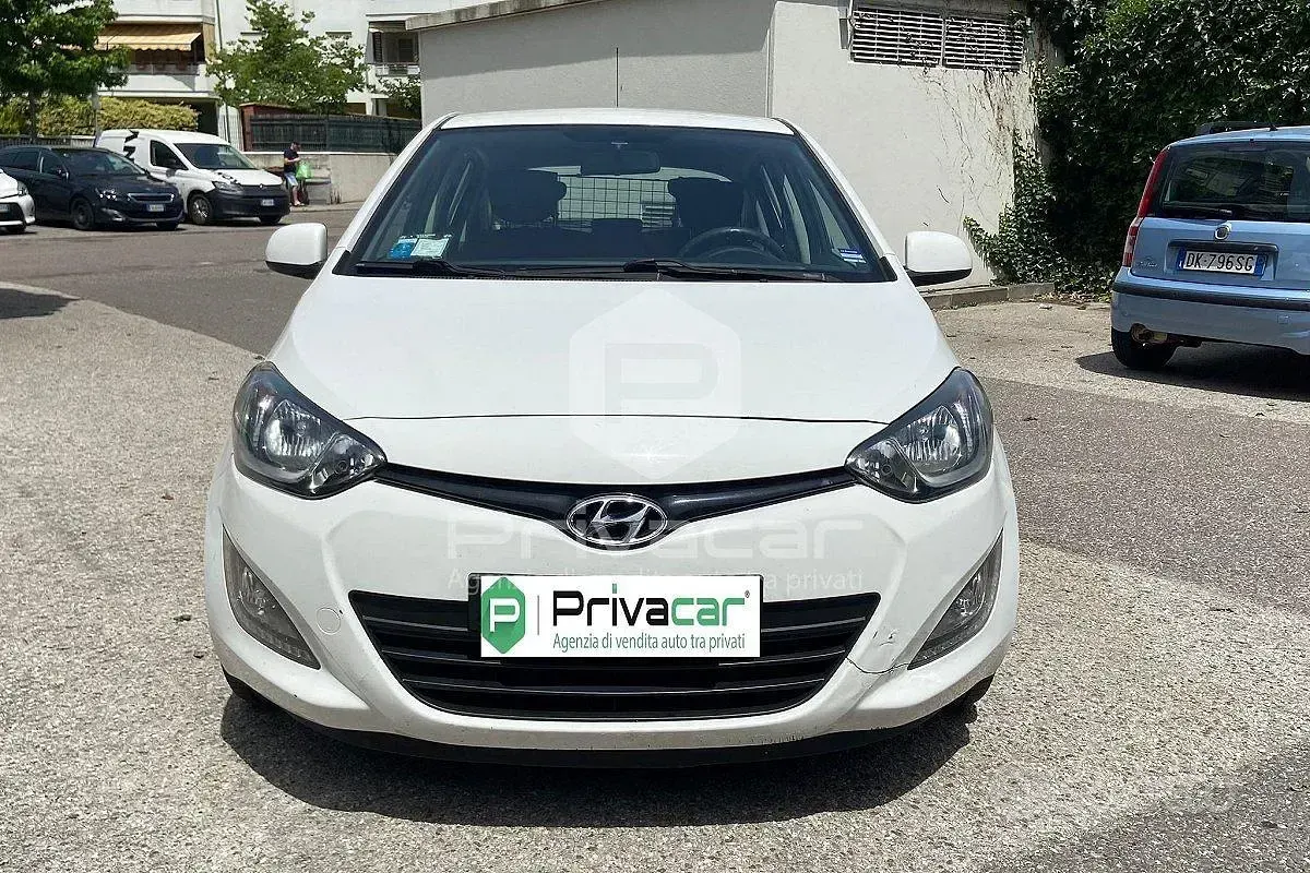 Usata Hyundai i20 Classic 85 CV (62 kW) 2013 Bianco Utilitaria