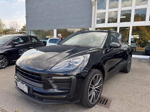 Nero metallizzato Usata 2023 Porsche Macan SUV | 64.500 € (Ottimo prezzo) - Immagine 1/4
