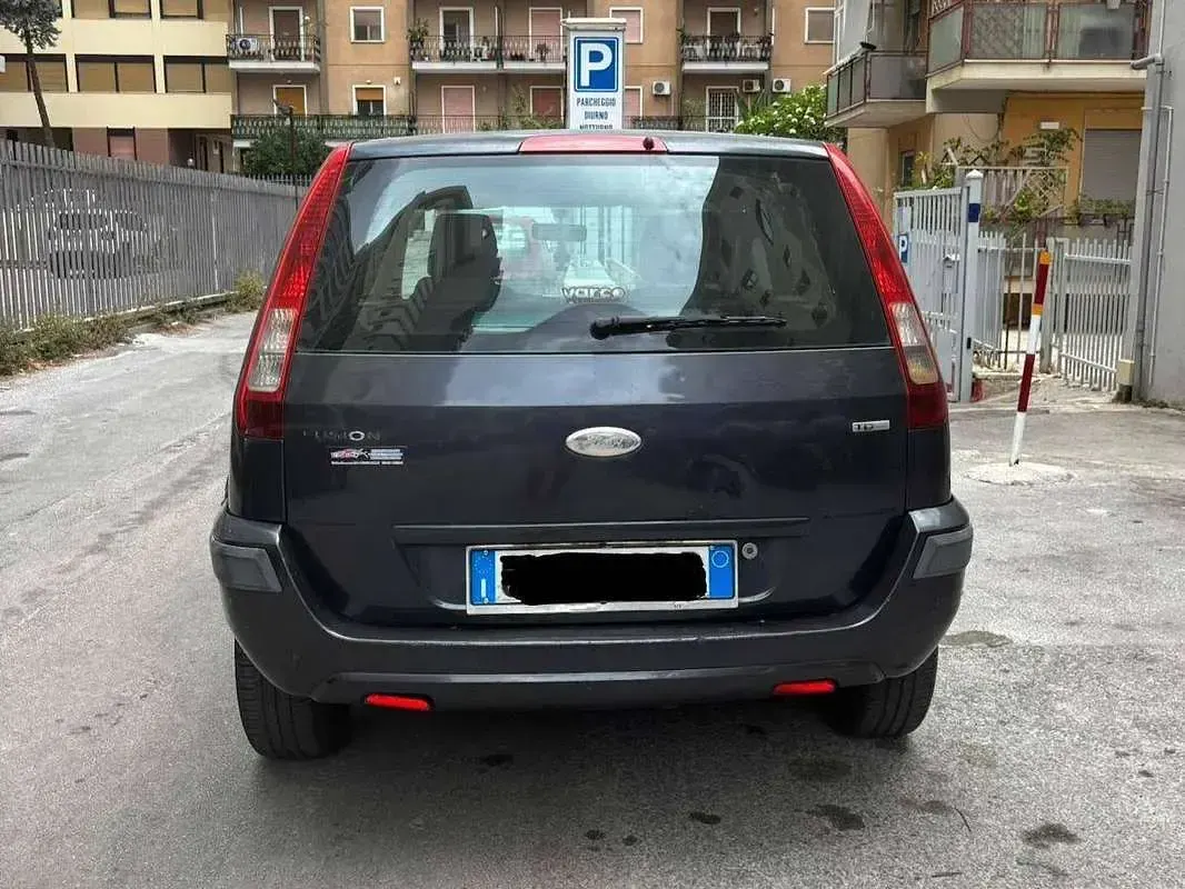 Usata Ford Fusion Collection 68 CV (50 kW) 2005 Grigio Utilitaria