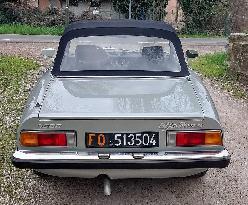 Usata Alfa Romeo Spider 103 CV (75 kW) 1982 Argento Cabrio