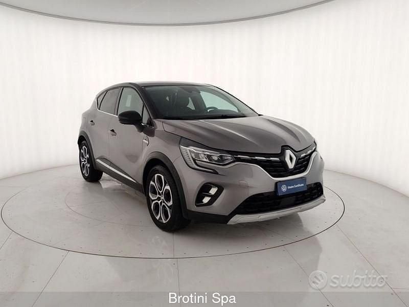 Usata Renault Captur Techno 100 CV (73 kW) 2023 Grigio metallizzato SUV