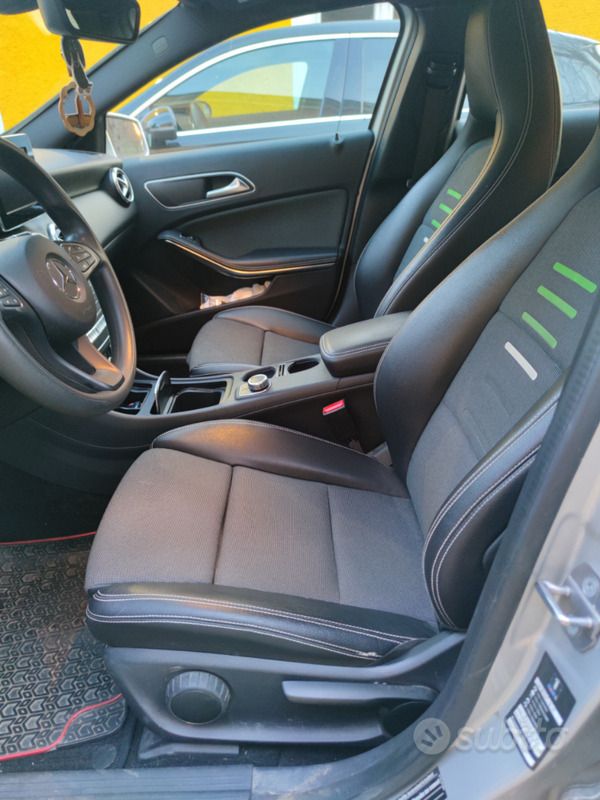 Usata Mercedes A160 102 CV (75 kW) 2018 Grigio Utilitaria