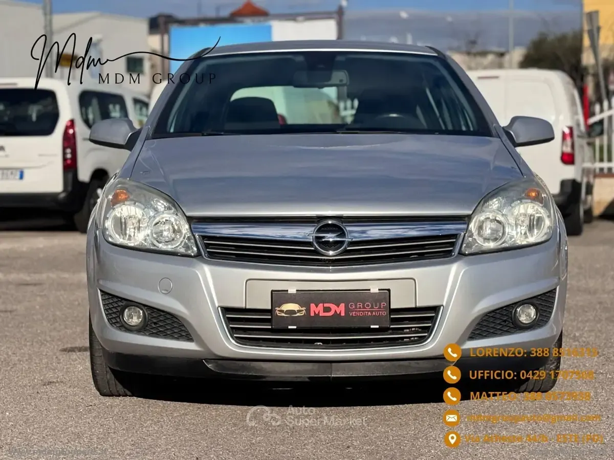 Käytetty Opel Astra Enjoy 90 HP (66 kW) 2010 Harmaa Sedan