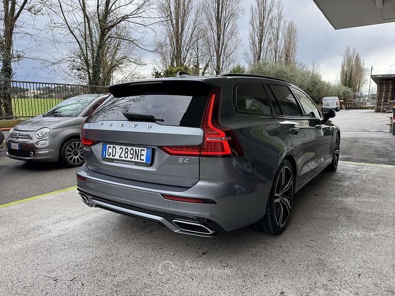 Usata Volvo V60 R-Design 197 CV (144 kW) 2020 Grigio Station wagon