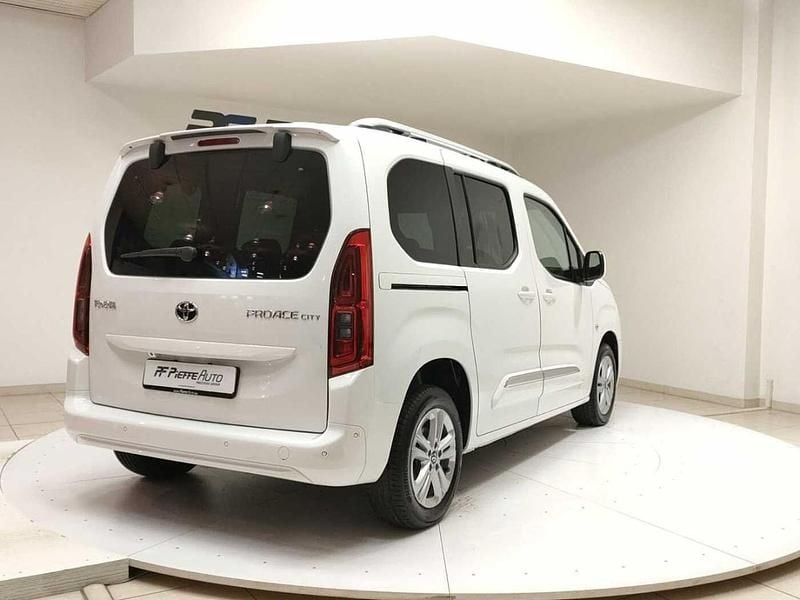 Usata Toyota Proace Executive 102 CV (75 kW) 2021 Bianco Monovolume