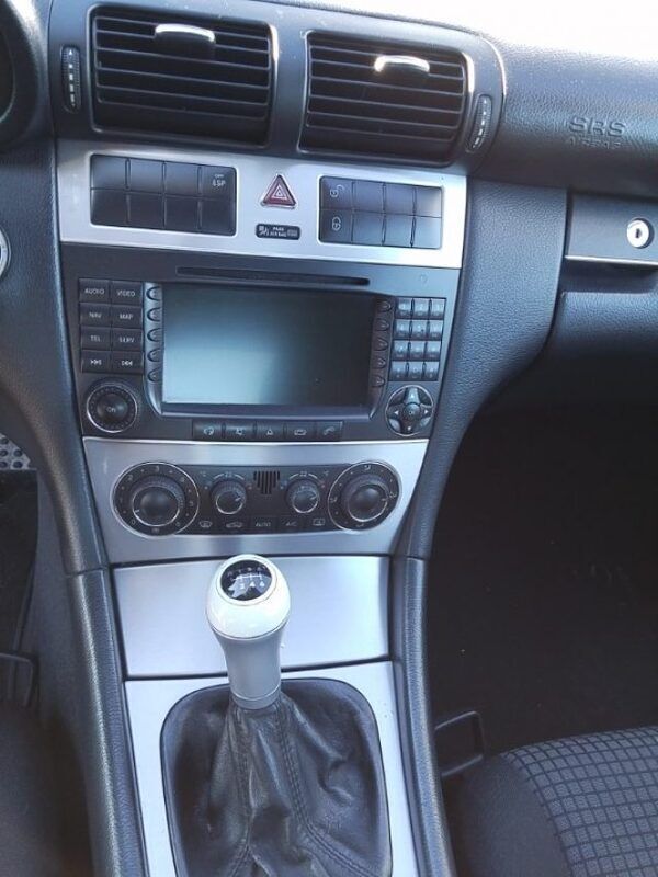 Usata Mercedes C220 Avantgarde 150 CV (110 kW) 2005 Argento metallizzato Berlina