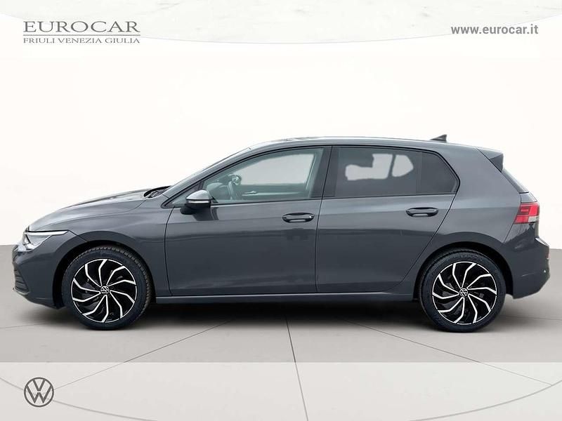 Usata VW Golf VIII Life 131 CV (96 kW) 2022 Dolphin grey metallizzato Berlina