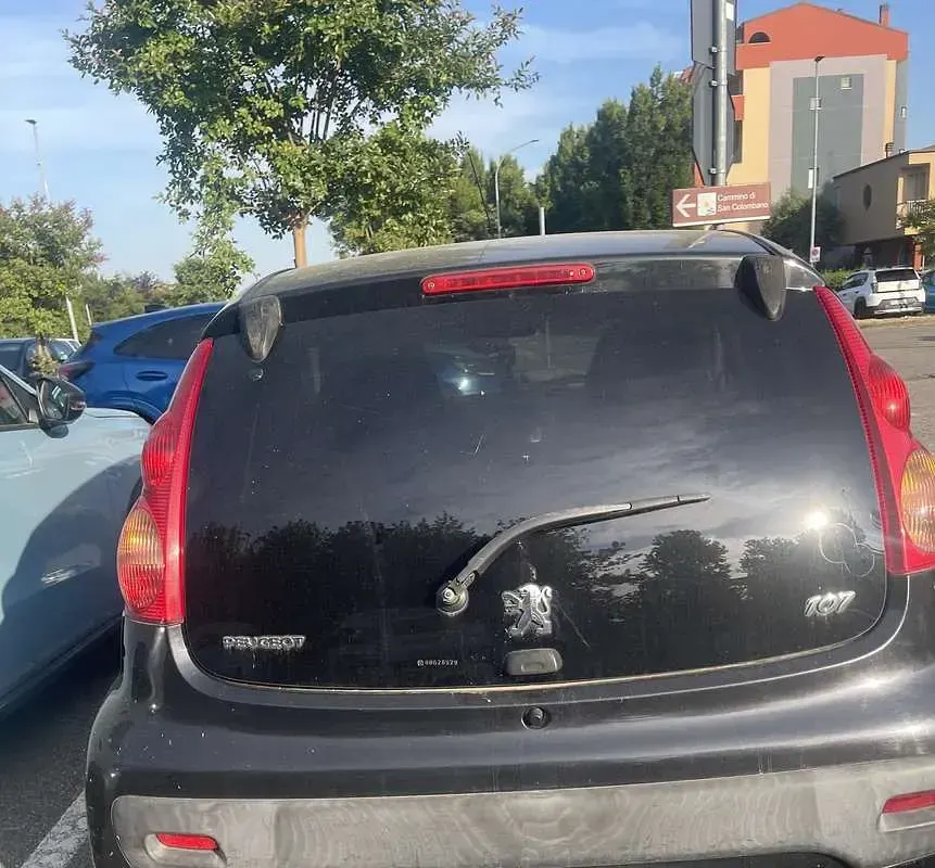Usata Peugeot 107 Allure 68 CV (50 kW) 2012 Utilitaria