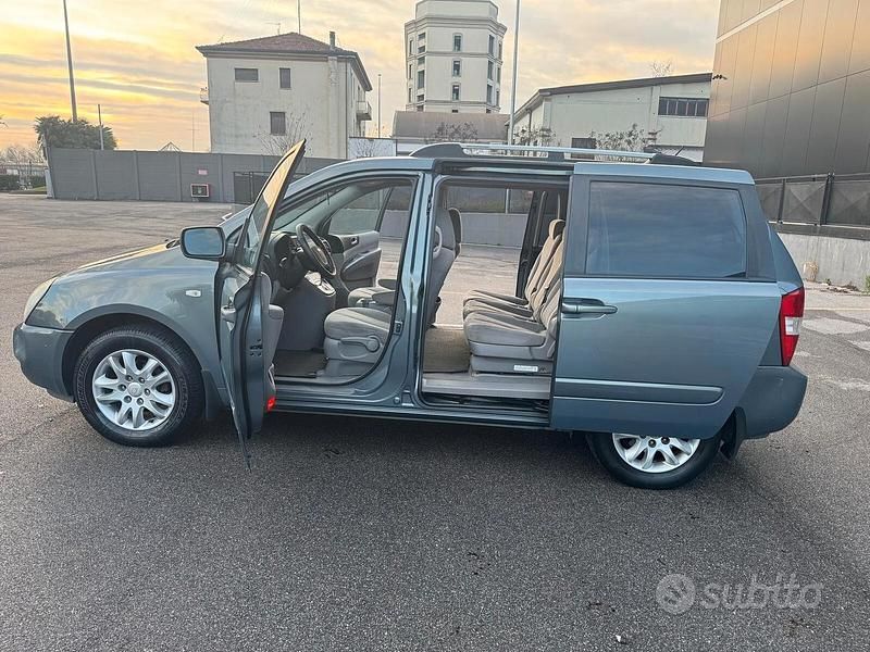 Usata Kia Carnival 185 CV (136 kW) 2009 Grigio Monovolume