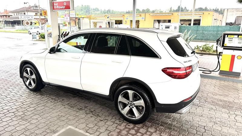Usata Mercedes GLC220 170 CV (125 kW) 2018 Bianco Station wagon