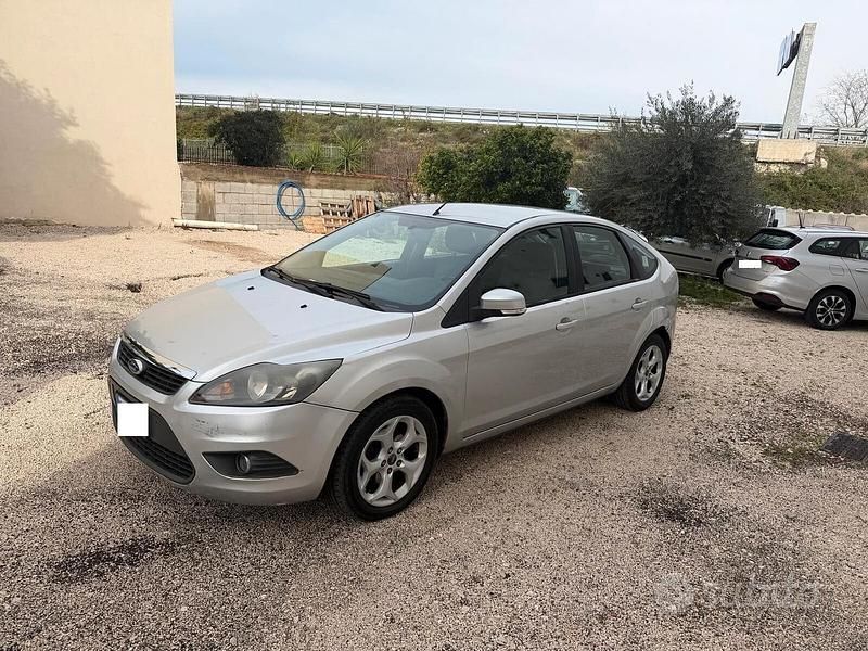 Usata Ford Focus 110 CV (80 kW) 2010 Grigio Berlina