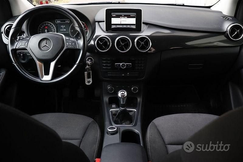 Gebraucht Mercedes B180 Executive 109 PS (80 kW) 2014 Weiß Van / Kleinbus