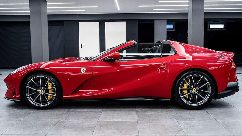 Usata Ferrari 812 799 CV (587 kW) 2024 Rosso corsa Cabrio