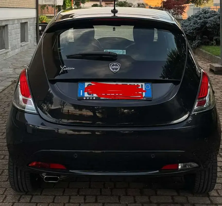 Usata Lancia Ypsilon 102 CV (75 kW) 2020 Nero Utilitaria