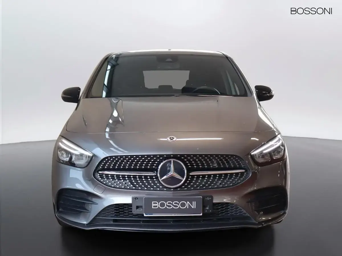 Usata Mercedes B180 Premium 116 CV (85 kW) 2022 Grigio ardesia metallizzato/grigio ardesia metallizzato Utilitaria