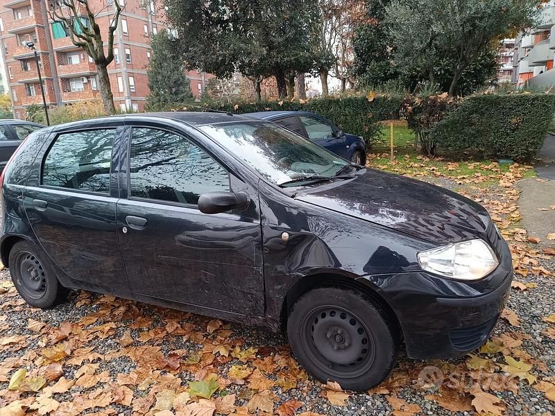 Nero Usata 2004 Fiat Punto Tre volumi | 1500 € - Immagine 1/4