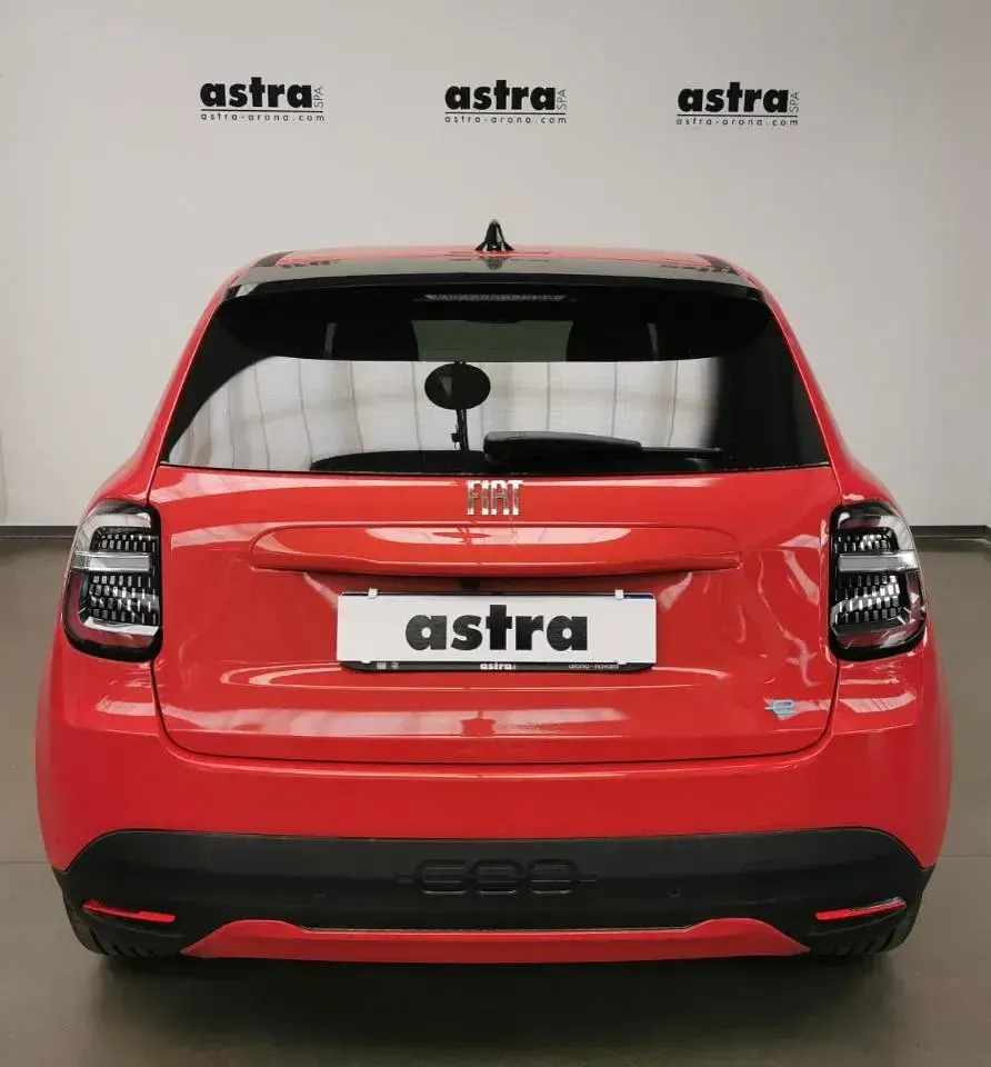 Usata Fiat 600 La Prima 61 kW (84 CV) 2024 Blu SUV