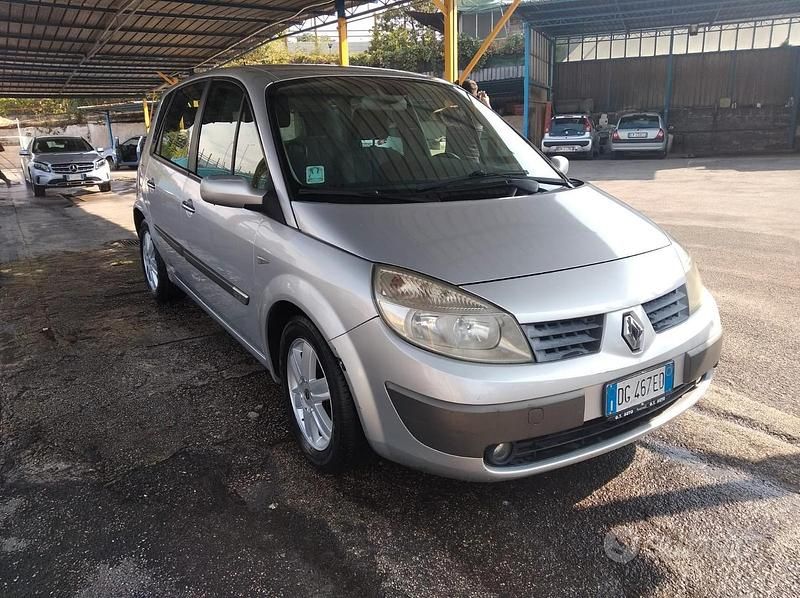 Usata Renault Scénic II 100 CV (73 kW) 2005 Grigio Monovolume