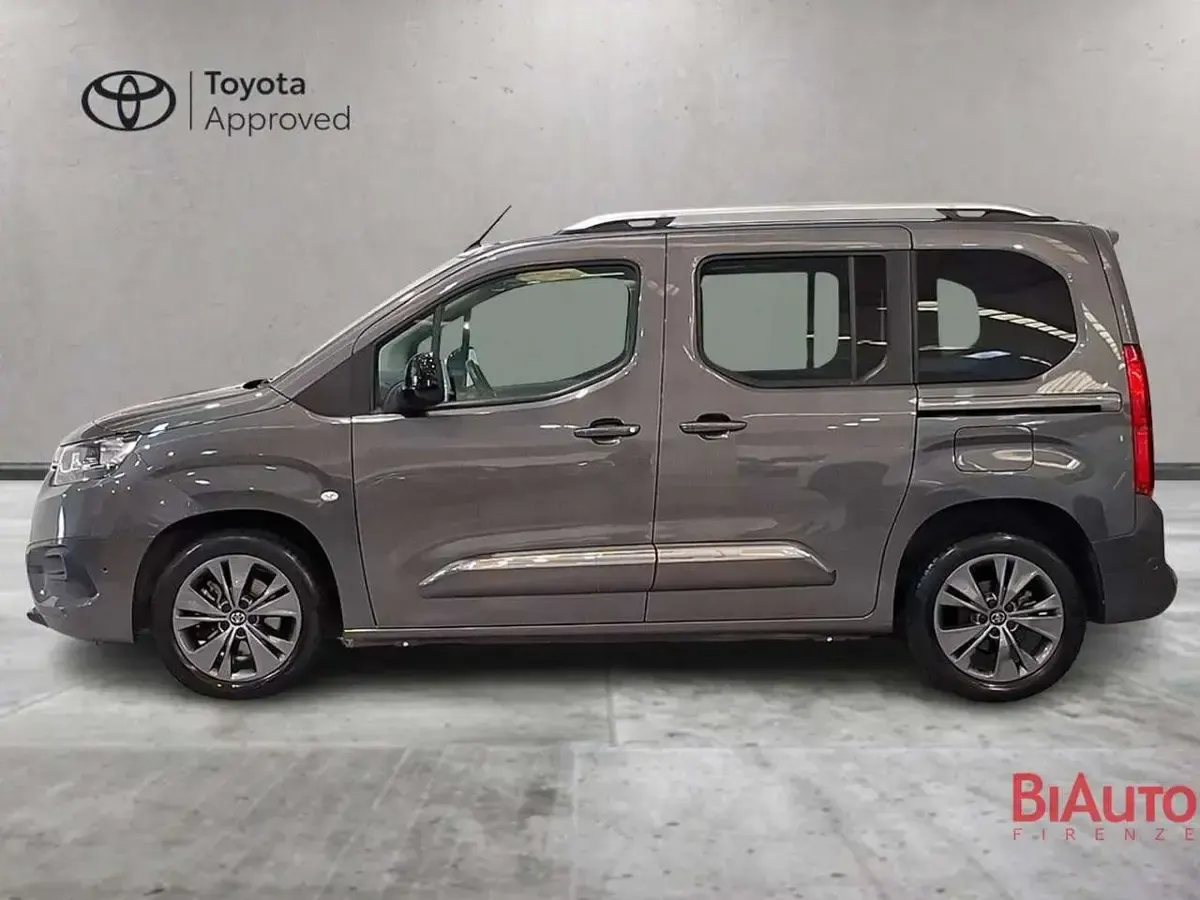 Usata Toyota Proace City City 131 CV (96 kW) 2022 Grigio Monovolume