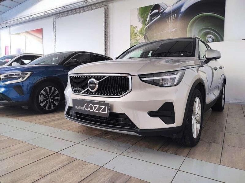 Usata Volvo XC40 Core 129 CV (94 kW) 2022 Argento SUV