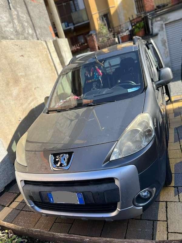 Usata Peugeot TePee Outdoor 111 CV (81 kW) 2011 Grigio Station wagon