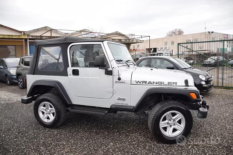 Usata Jeep Wrangler Sport 143 CV (105 kW) 2005 Grigio SUV