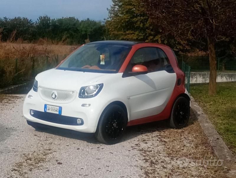 Bianco Usata 2015 Smart ForTwo Coupé Coupé | 6990 € - Immagine 1/4