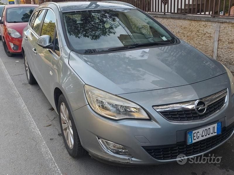 Usata Opel Astra 110 CV (80 kW) 2011 Grigio Station wagon