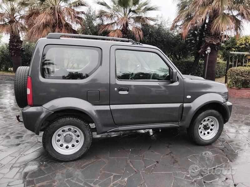 Usata Suzuki Jimny 85 CV (62 kW) 2016 Grigio SUV