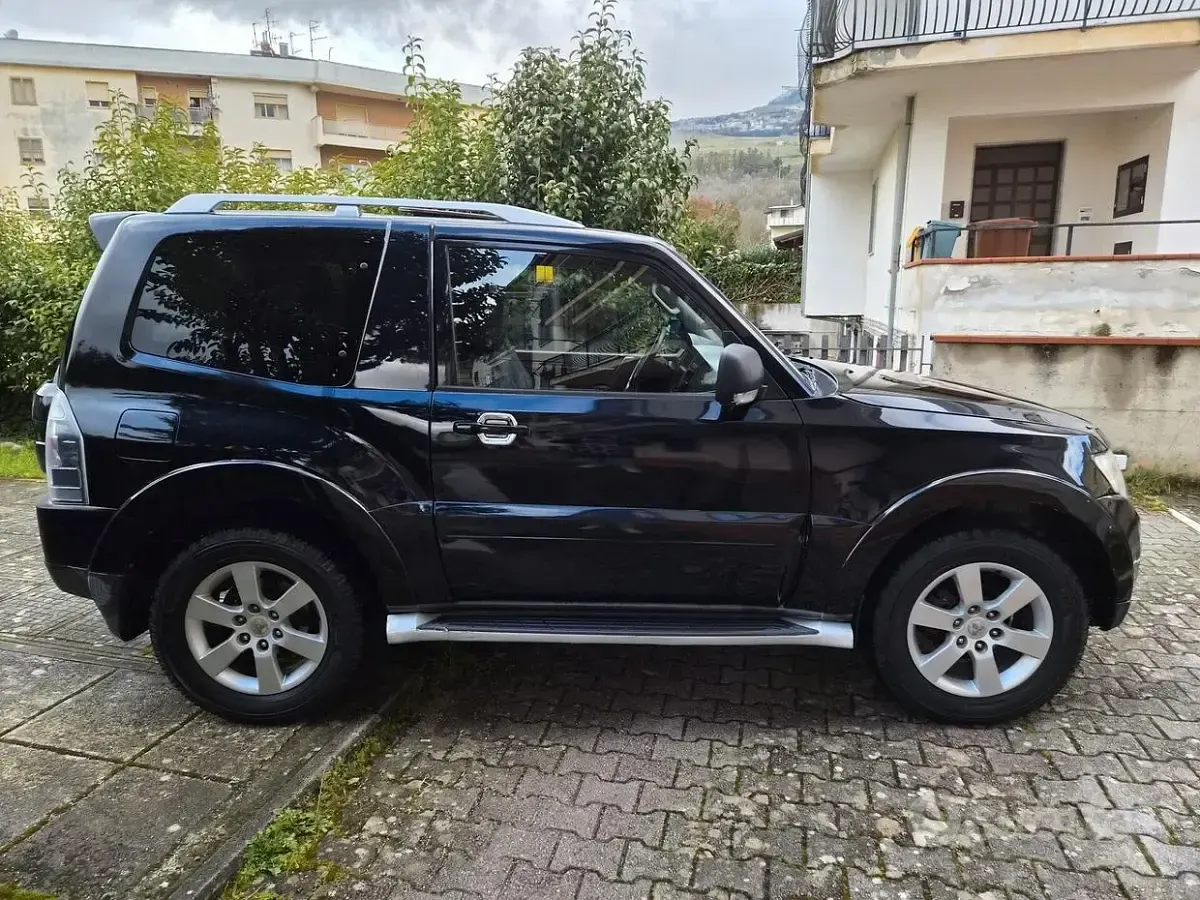 Usata Mitsubishi Pajero Instyle 170 CV (125 kW) 2007 Nero SUV