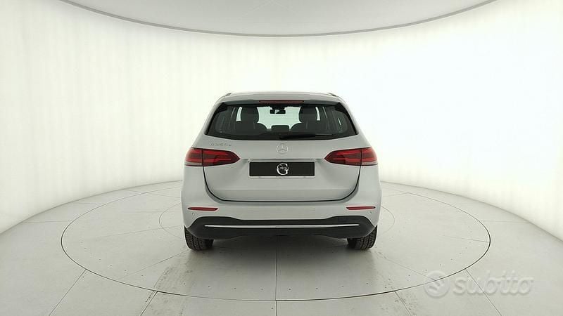 Usata Mercedes B250e 160 CV (117 kW) 2021 Grigio Monovolume