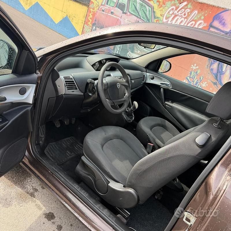 Usata Lancia Ypsilon Platinum 69 CV (50 kW) 2011 Marrone Utilitaria