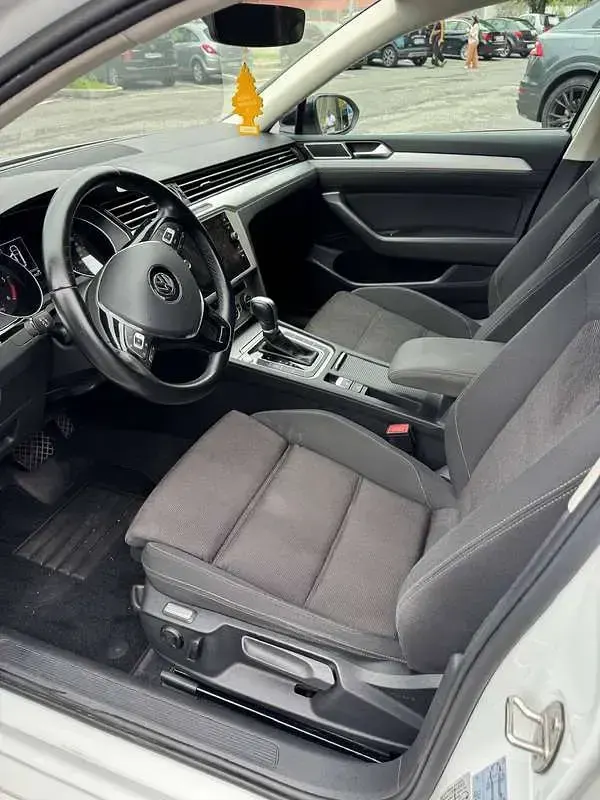 Usata VW Passat Executive 150 CV (110 kW) 2019 Bianco Station wagon